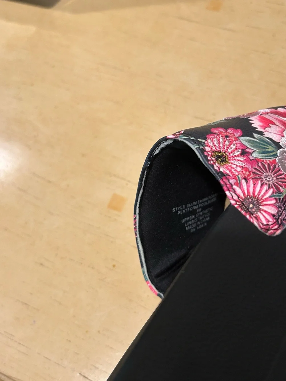 Johnny Was floral platform pool slide in size 8